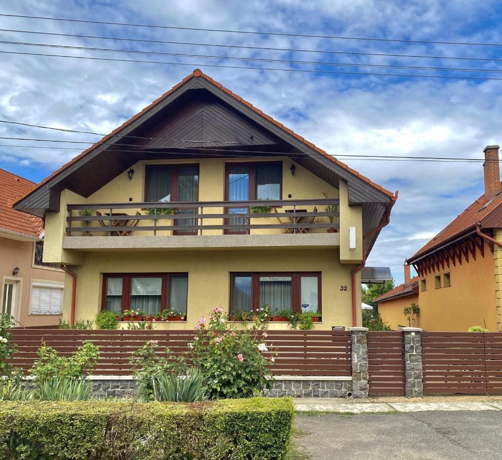 Arpad Apartman Hajdúszoboszló Buitenkant foto